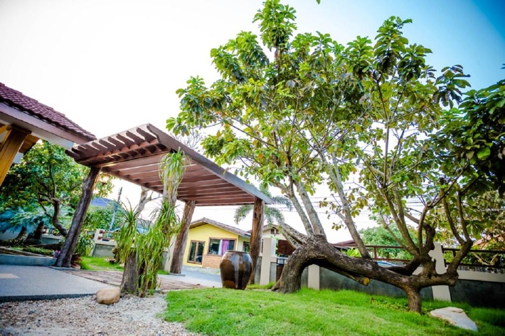 Tree Home Plus Nakhon Si Thammarat Buitenkant foto